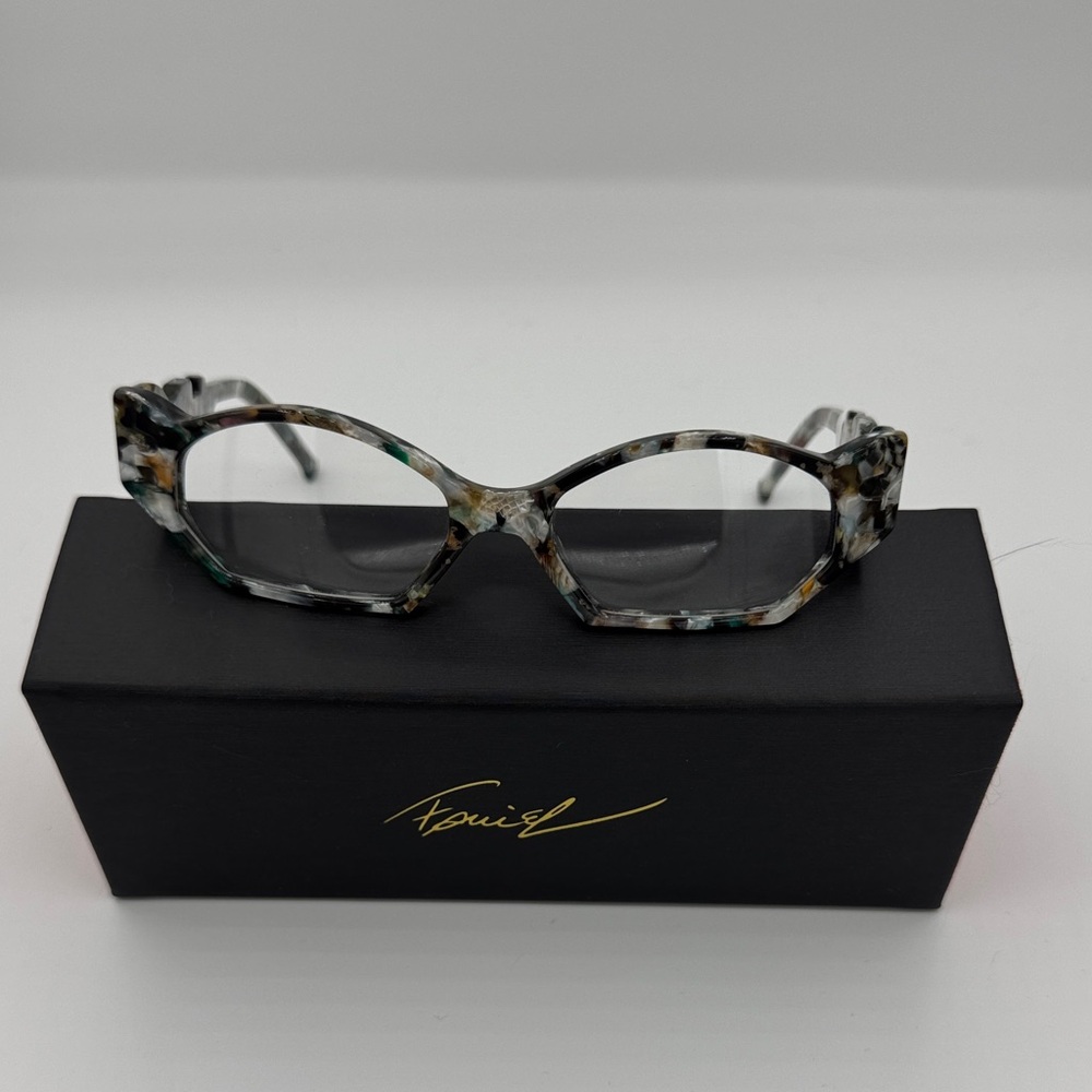 Elegant Tortoiseshell Glasses